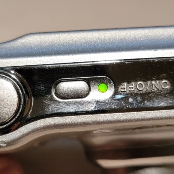 Nikon COOLPIX L4 4.0OPM Digital Camera - Silver Box Receipt - Picture 3 of 8